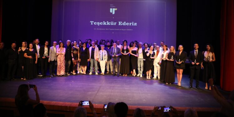 Yeni Tiyatro Dergisi 13. Emek ve Başarı Ödülleri’nde Şehir Tiyatroları’na 4 ödül