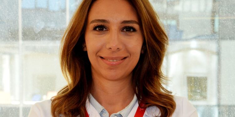 Doç. Dr. İlknur Saral: Skolyozda erken tanı çocukların geleceğini koruyor