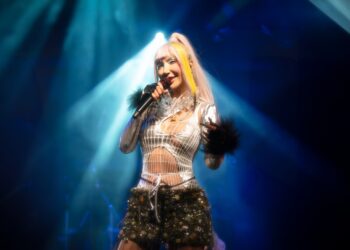 Hande Yener’in “Bu Yüzden”i Yaz turnesine damga vurdu