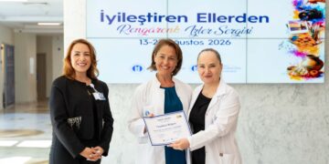 “İyileştiren Ellerden Rengârenk İzler” Sergisi Sanatseverlerle buluştu