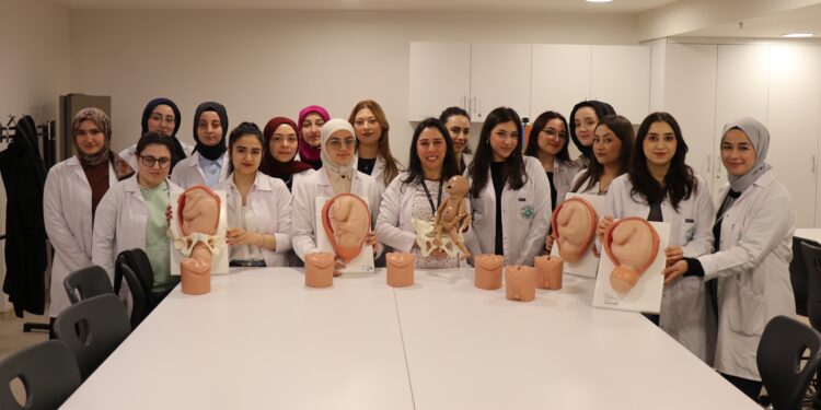 Doç. Dr. Ayça Demir Yıldırım: Ebeler artık sadece doğum yaptırmıyor!