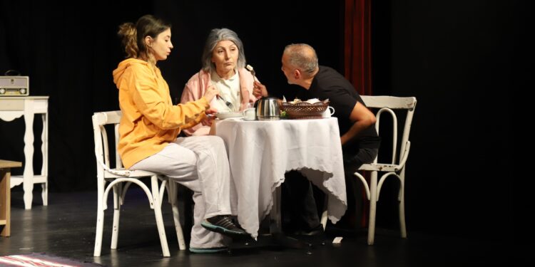 “Demans Pratiği” ile Alzheimer’a sanatla dikkat çekildi