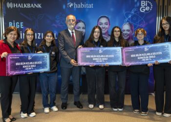 Bilim kızlarla gelecek