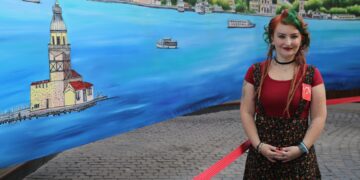 Rekorlar kıran 50 metre uzunluğundaki dev İstanbul resmi Sarıyer’de sergilenecek… Ressam Alev Özas canlı olarak  Sarıyer’i tuvaline yansıtacak