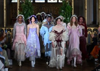 Londra moda haftasında “Antep işi nakışı” damga vurdu