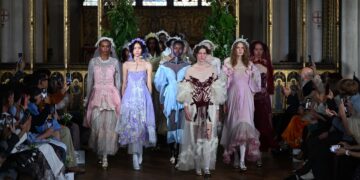 Londra moda haftasında “Antep işi nakışı” damga vurdu