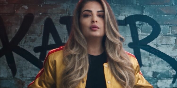Kader, yeni şarkısı ve yeni imajıyla müzik dünyasına döndü