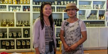 Çinli turistlerin Çanakkale’deki gözdesi Zeytinyağı