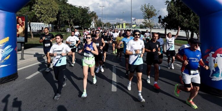Anadolu Sigorta Bir Adım Daha Koşusu Haliç’te Sporseverleri buluşturdu