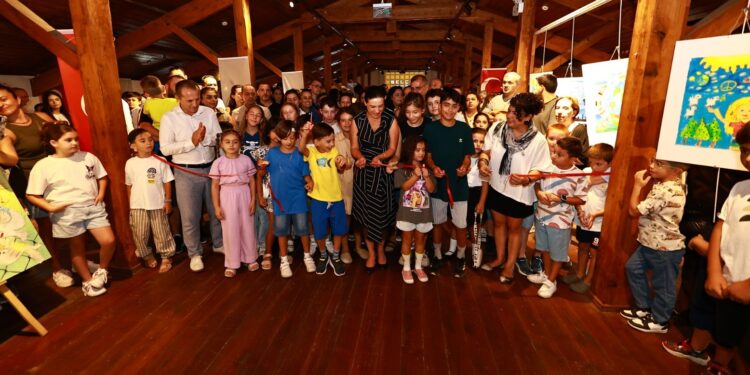 Efes Selçuk’un çocukları barışı renklerle anlattı