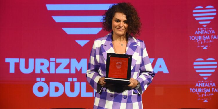 ATF Turizm medya ödülleri ilk kez sahiplerini buldu: Turizm basınının başarılı isimleri ödüllendirildi