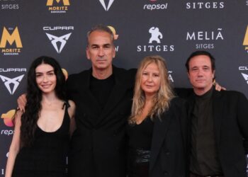 Sitges’ta Mutter: “Bir Annenin Hatıra Defteri” Rüzgarı: Filminin ekibi İspanya’da kırmızı halıda yürüdü