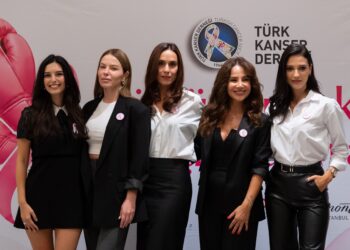 Ünlü isimler teşhis için objektif karşısına geçti