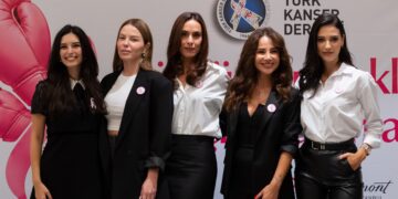 Ünlü isimler teşhis için objektif karşısına geçti