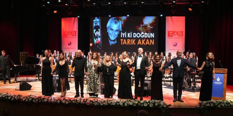 Tarık Akan’ın doğum gününde yıldızlar geçidi