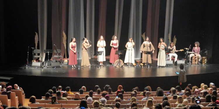İstanbul’da Troya efsanesinden farklı coğrafyaların ezgilerine