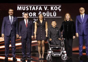 Milli Güreşçi Nesrin Baş, Paralimpik yüzücü Umut Ünlü, Türk voleybolun gelişimine öncülük Mustafa V. Koç Spor ödülünün sahibi oldulareden Mehmet Akif Üstündağ