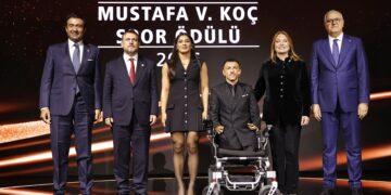 Milli Güreşçi Nesrin Baş, Paralimpik yüzücü Umut Ünlü, Türk voleybolun gelişimine öncülük Mustafa V. Koç Spor ödülünün sahibi oldulareden Mehmet Akif Üstündağ