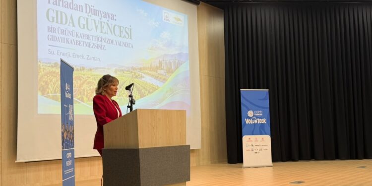 Filiz Kepme’den COP31 gönüllüsü gençlere: “Konferans bitecek, peki 21 Kasım sabahı ne değişecek?”