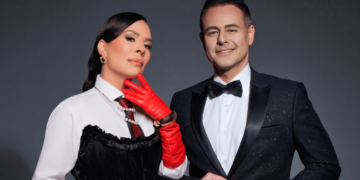 Demet Sağıroğlu ve Barbaros Türkiye turnesinde