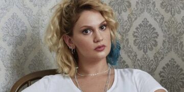 “Kürk Mantolu Madonna”da  Farah Zeynep Abdullah sürprizi