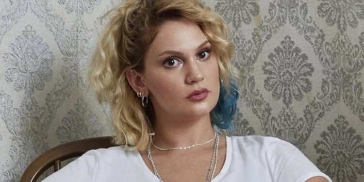“Kürk Mantolu Madonna”da  Farah Zeynep Abdullah sürprizi