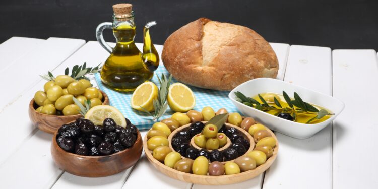 Zeytin ve zeytinyağı sektörü ihracatta zorlu bir sezona giriyor